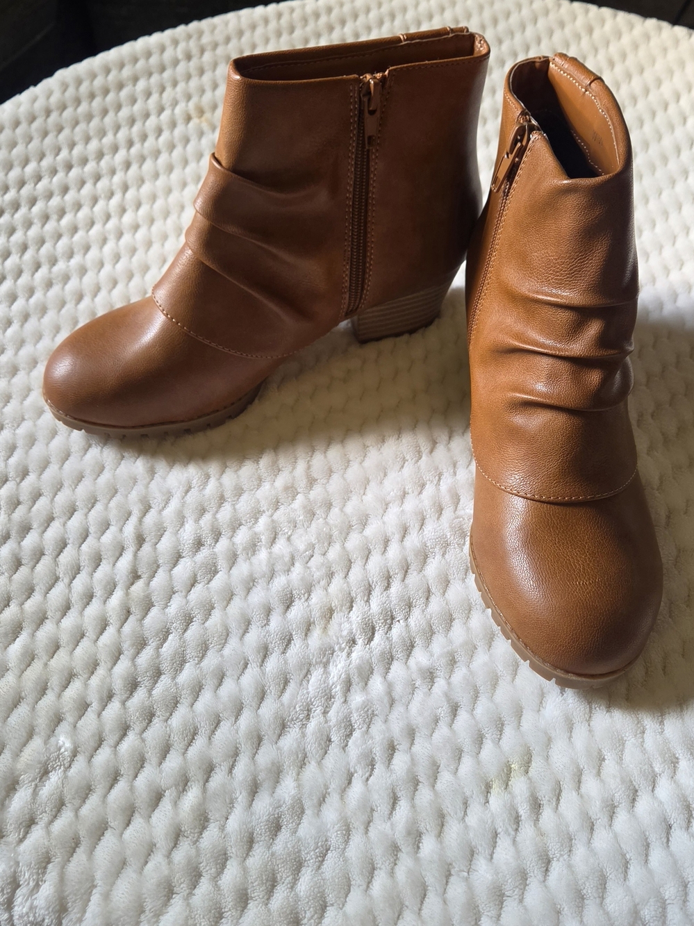 NWOB Classic Women's Ankle Booties in Cognac Tan with Side Zip